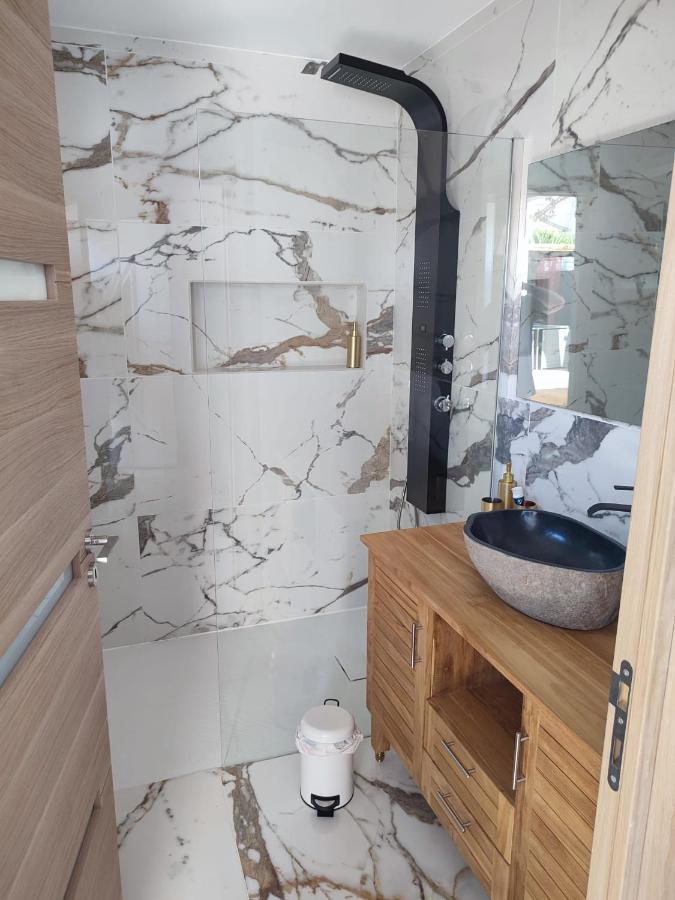 Magnifique Appartement 2 Chambres Avec 50 M2 De Jardin Privatif La Crau Esterno foto