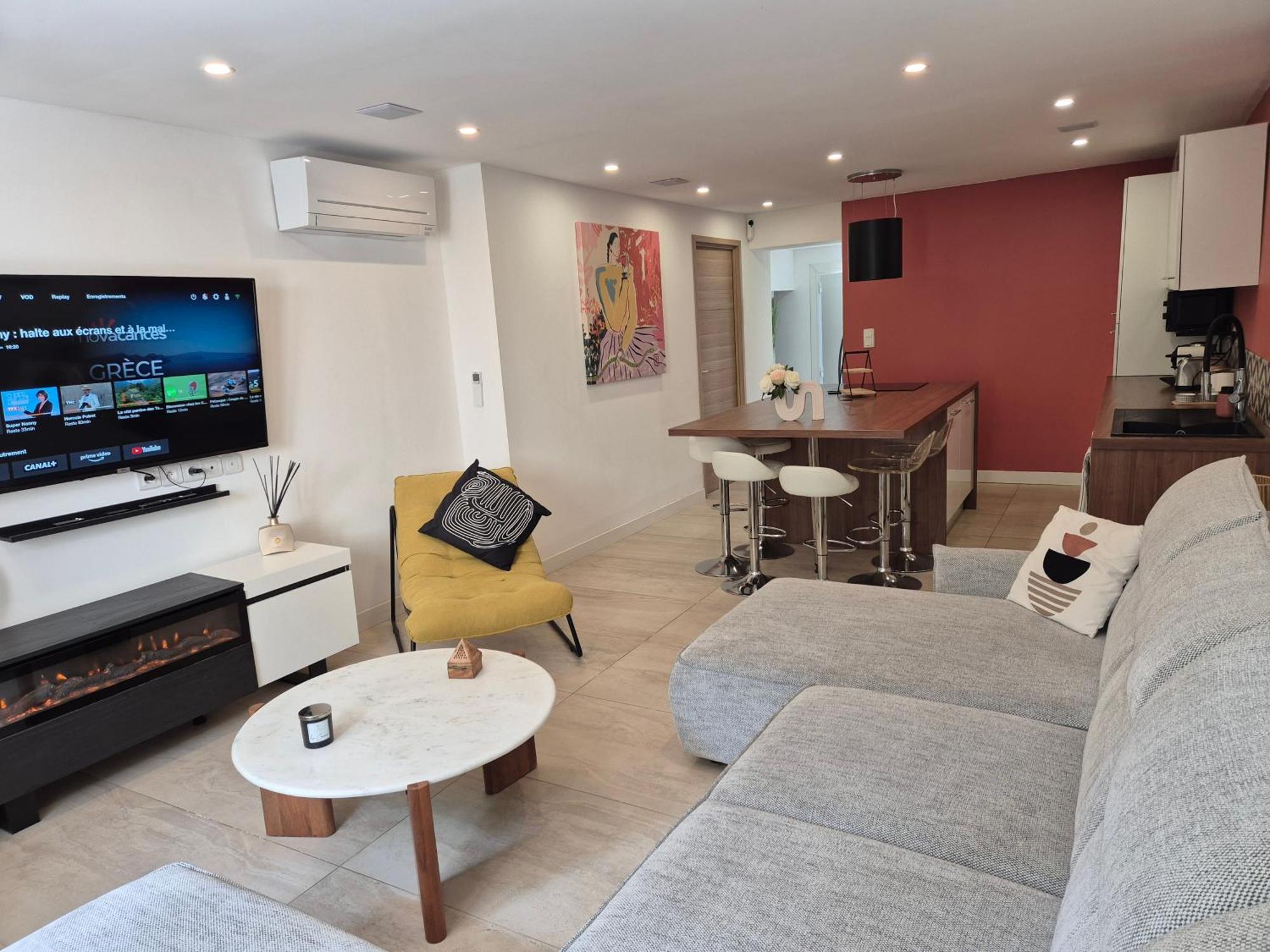 Magnifique Appartement 2 Chambres Avec 50 M2 De Jardin Privatif La Crau Esterno foto